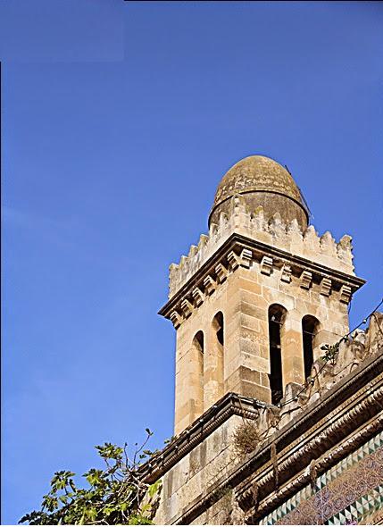 جامع كتشاوة أحد المعالم التاريخية البارزة بالجزائر P_1395zahvs3